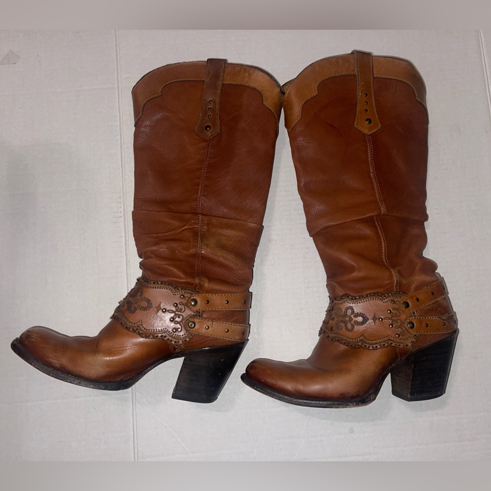 CUADRA BOOTS SIZE 9